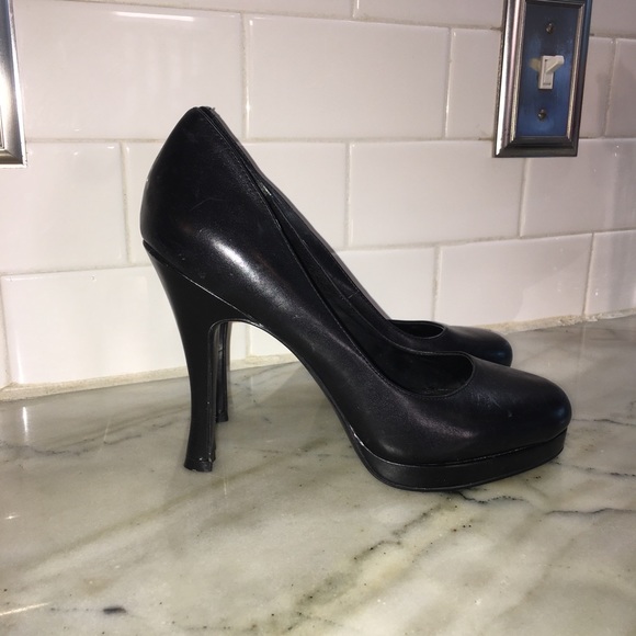 BCBGeneration Black Platform Heels 👠 - Picture 7 of 16